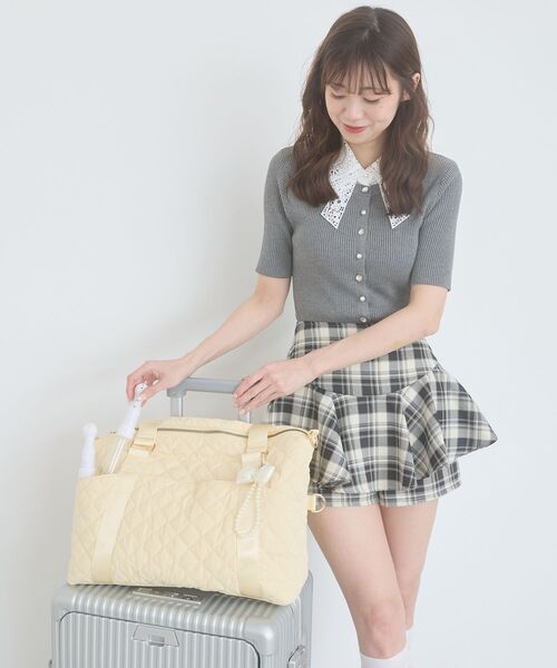 MAJESTIC LEGON(マジェスティックレゴン)の「キルティングトラベルボストン(ボストンバッグ・レディース・ピンク/アイボリー/ブラック/ライトグレー/イエロー/ライトグリーン・MEDIUM)」の12枚目の写真