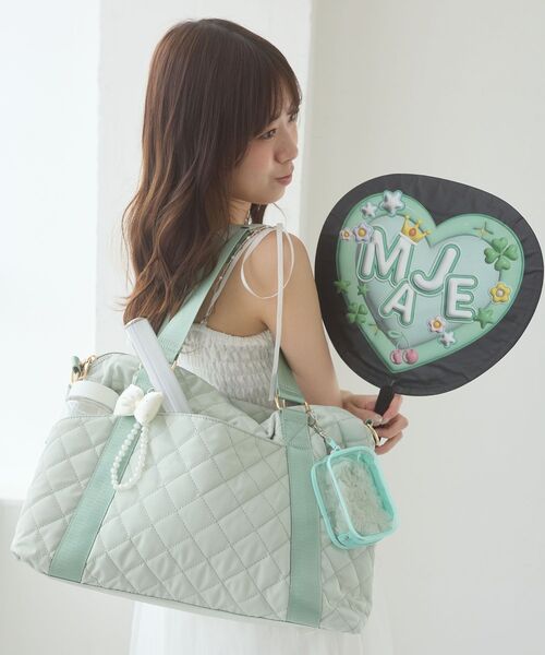 MAJESTIC LEGON(マジェスティックレゴン)の「キルティングトラベルボストン(ボストンバッグ・レディース・ピンク/アイボリー/ブラック/ライトグレー/イエロー/ライトグリーン・MEDIUM)」の14枚目の写真