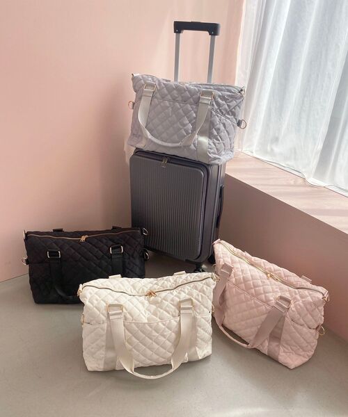 MAJESTIC LEGON(マジェスティックレゴン)の「キルティングトラベルボストン(ボストンバッグ・レディース・ピンク/アイボリー/ブラック/ライトグレー/イエロー/ライトグリーン・MEDIUM)」の22枚目の写真