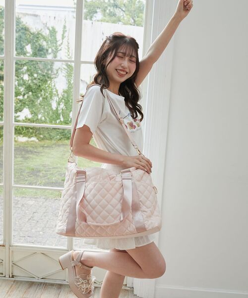 MAJESTIC LEGON(マジェスティックレゴン)の「キルティングトラベルボストン(ボストンバッグ・レディース・ピンク/アイボリー/ブラック/ライトグレー/イエロー/ライトグリーン・MEDIUM)」の16枚目の写真