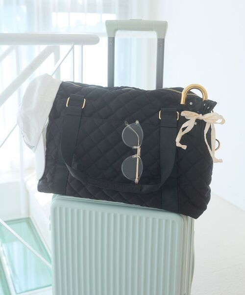 MAJESTIC LEGON(マジェスティックレゴン)の「キルティングトラベルボストン(ボストンバッグ・レディース・ピンク/アイボリー/ブラック/ライトグレー/イエロー/ライトグリーン・MEDIUM)」の20枚目の写真