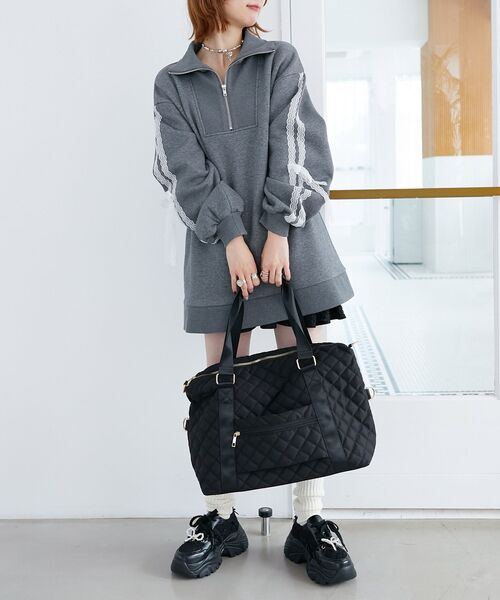 MAJESTIC LEGON(マジェスティックレゴン)の「キルティングトラベルボストン(ボストンバッグ・レディース・ピンク/アイボリー/ブラック/ライトグレー/イエロー/ライトグリーン・MEDIUM)」の16枚目の写真