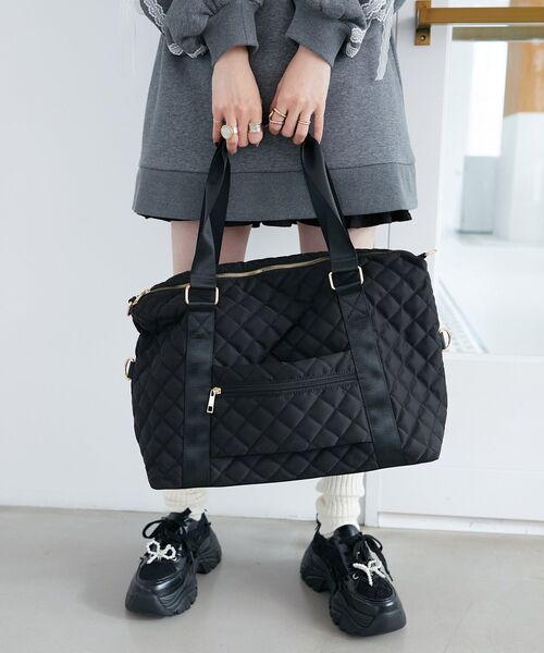 MAJESTIC LEGON(マジェスティックレゴン)の「キルティングトラベルボストン(ボストンバッグ・レディース・ピンク/アイボリー/ブラック/ライトグレー/イエロー/ライトグリーン・MEDIUM)」の15枚目の写真