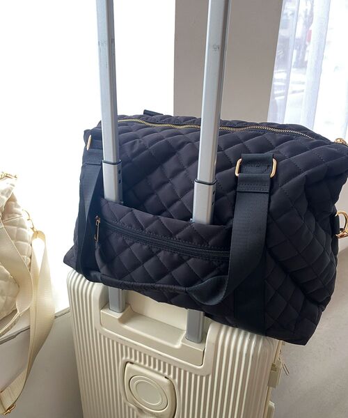 MAJESTIC LEGON(マジェスティックレゴン)の「キルティングトラベルボストン(ボストンバッグ・レディース・ピンク/アイボリー/ブラック/ライトグレー/イエロー/ライトグリーン・MEDIUM)」の12枚目の写真