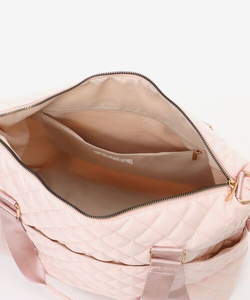 MAJESTIC LEGON(マジェスティックレゴン)の「キルティングトラベルボストン(ボストンバッグ・レディース・ピンク/アイボリー/ブラック/ライトグレー・MEDIUM)」の16枚目の写真