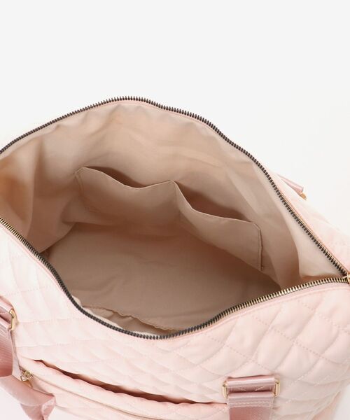 MAJESTIC LEGON(マジェスティックレゴン)の「キルティングトラベルボストン(ボストンバッグ・レディース・ピンク/アイボリー/ブラック/ライトグレー・MEDIUM)」の17枚目の写真