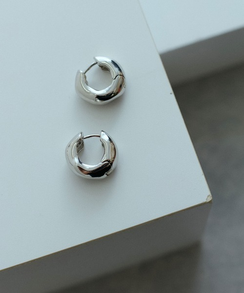 ADAM ET ROPE'(アダムエロペ)の「LES BIJOUX ドロップフープピアス(ピアス(両耳用)・レディース・シルバー/ゴールド・FREE)」の2枚目の写真