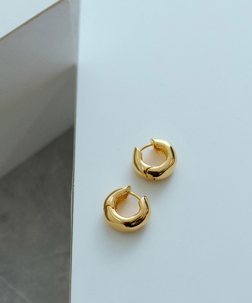 ADAM ET ROPE'(アダムエロペ)の「LES BIJOUX ドロップフープピアス(ピアス(両耳用)・レディース・シルバー/ゴールド・FREE)」の1枚目の写真