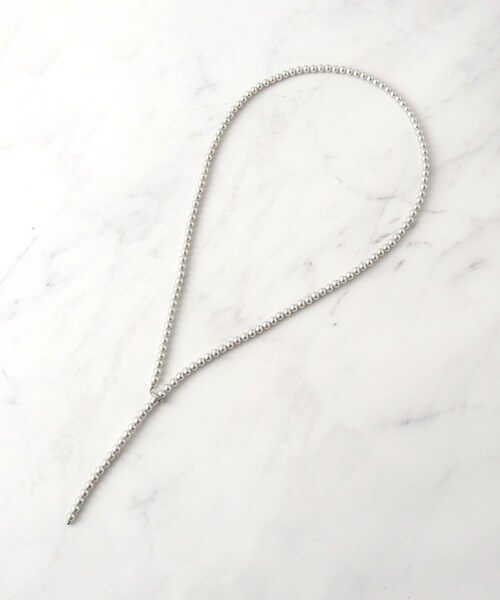UNTITLED（アンタイトル）の「【セレモニー】パール調フリークリップネックレス（ネックレス・レディース・ホワイト系/ライトグレー・99）」の2枚目の写真