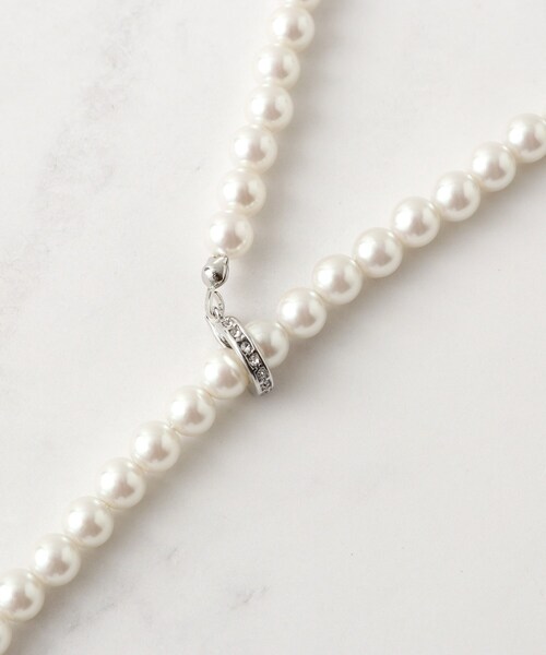 UNTITLED（アンタイトル）の「【セレモニー】パール調フリークリップネックレス（ネックレス・レディース・ホワイト系/ライトグレー・99）」の5枚目の写真