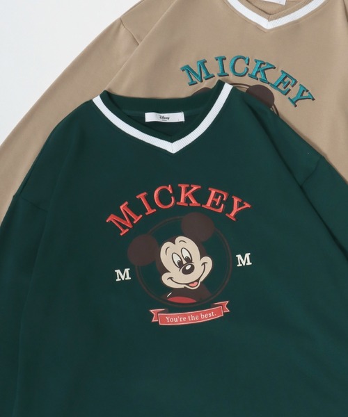 Disney(ディズニー)の「Disney/ディズニー ミッキー 裏毛 フロント刺繍 プリント 襟配色Vネック スウェットトレーナー(スウェット・レディース・ベージュ/グリーン/レッド/ネイビー・L/M)」の3枚目の写真