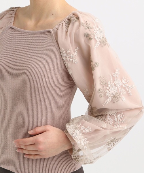 mysty woman（ミスティウーマン）の「フローラル刺繍スリーブニットプルオーバー  320880（ニット/セーター・レディース・ピンクベージュ/ブラック/アイボリー/グレイッシュブルー・FREE）」の21枚目の写真