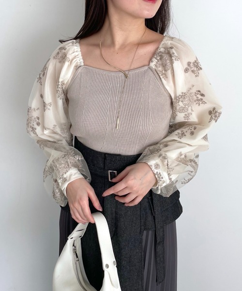 mysty woman（ミスティウーマン）の「フローラル刺繍スリーブニットプルオーバー  320880（ニット/セーター・レディース・ピンクベージュ/ブラック/アイボリー/グレイッシュブルー・FREE）」の6枚目の写真