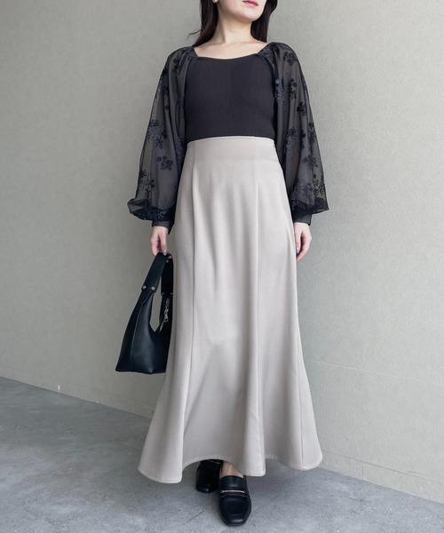 mysty woman（ミスティウーマン）の「フローラル刺繍スリーブニットプルオーバー  320880（ニット/セーター・レディース・ピンクベージュ/ブラック/アイボリー/グレイッシュブルー・FREE）」の7枚目の写真