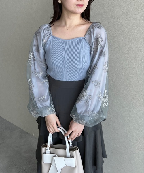 mysty woman（ミスティウーマン）の「フローラル刺繍スリーブニットプルオーバー  320880（ニット/セーター・レディース・ピンクベージュ/ブラック/アイボリー/グレイッシュブルー・FREE）」の10枚目の写真