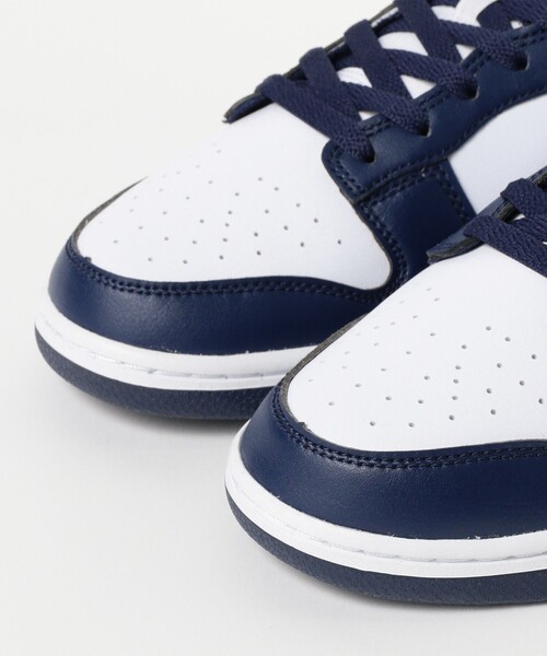 NIKE(ナイキ)の「NIKE / DUNK LOW RETRO WHITE / MIDNIGHT NAVY(スニーカー・メンズ・ネイビー・26.5cm/27.0cm/27.5cm/28.0cm/30.0cm/26.0cm/28.5cm/29.0cm)」の2枚目の写真