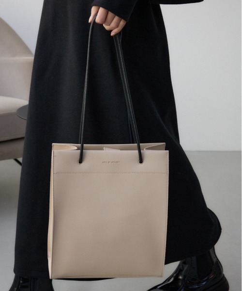 AZUL by moussy（アズールバイマウジー）の「ナローハンドルショッパーバッグ（トートバッグ・レディース・ブラック/ライム/シルバー/グレイッシュベージュ・FREE）」の3枚目の写真