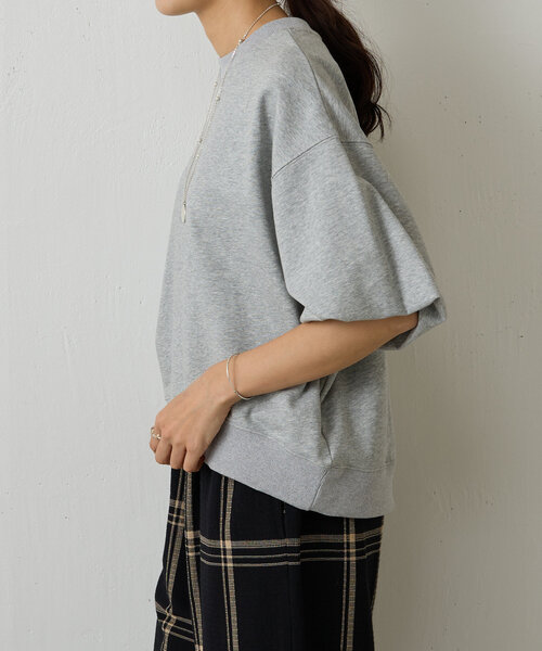 BEARDSLEY（ビアズリー）の「パフスリーブ裏毛プルオーバー（Tシャツ/カットソー・レディース・ブラック/グレー・FREE）」の2枚目の写真