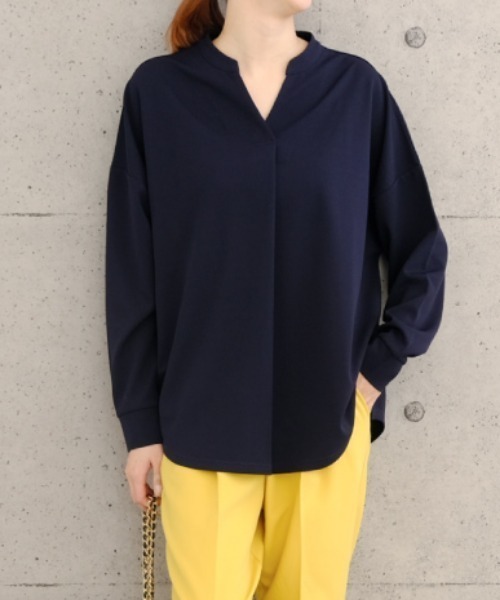 aquagarage(アクアガレージ)の「フロントタックスキッパーブラウス(シャツ/ブラウス・レディース・グレイッシュベージュ/オフホワイト/ブラック/ネイビー・M/L)」の4枚目の写真