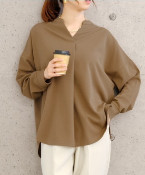 aquagarage(アクアガレージ)の「フロントタックスキッパーブラウス(シャツ/ブラウス・レディース・グレイッシュベージュ/オフホワイト/ブラック/ネイビー・M/L)」の1枚目の写真