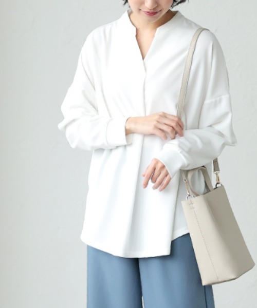 aquagarage(アクアガレージ)の「フロントタックスキッパーブラウス(シャツ/ブラウス・レディース・グレイッシュベージュ/オフホワイト/ブラック/ネイビー・M/L)」の7枚目の写真