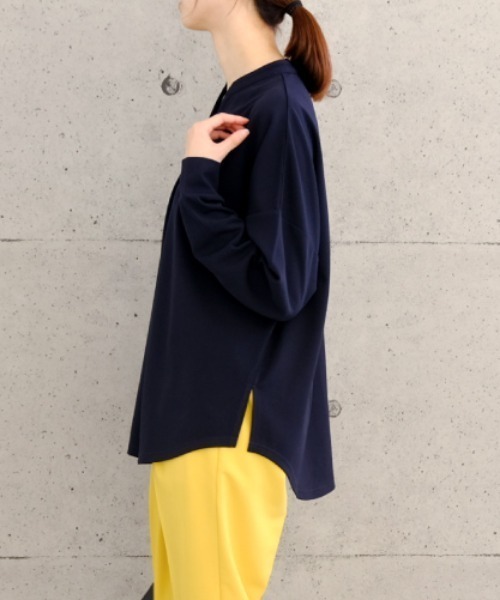 aquagarage(アクアガレージ)の「フロントタックスキッパーブラウス(シャツ/ブラウス・レディース・グレイッシュベージュ/オフホワイト/ブラック/ネイビー・M/L)」の8枚目の写真