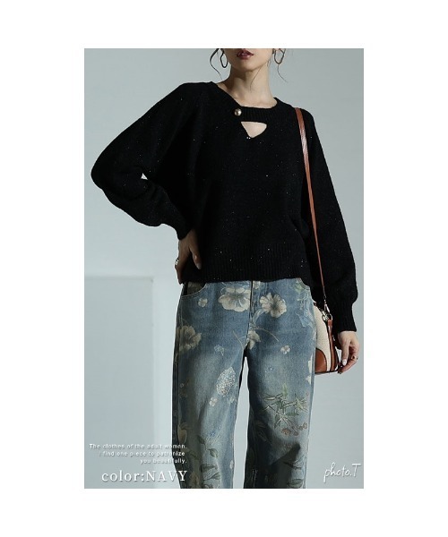 Sawa a la mode（サワアラモード）の「キーホールラメニット（ニット/セーター・レディース・ブラック/レッド・FREE）」の4枚目の写真