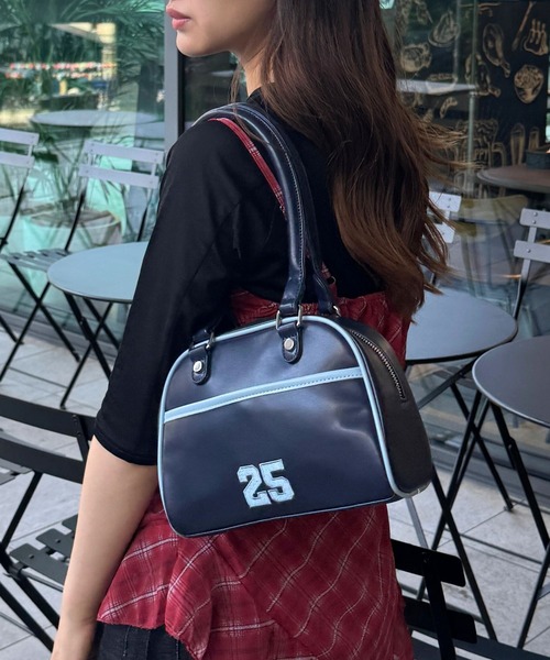 FOREVER 21（フォーエバー トゥエンティーワン）の「【2025SS】ナンバリングミニボストン（ボストンバッグ・レディース・ブラウン/レッド/ネイビー/ブルー/イエロー・FREE）」の4枚目の写真