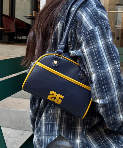 FOREVER 21（フォーエバー トゥエンティーワン）の「【2025SS】ナンバリングミニボストン（ボストンバッグ・レディース・ブラウン/レッド/ネイビー/ブルー/イエロー・FREE）」の7枚目の写真