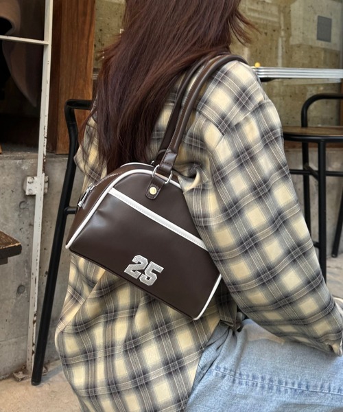 FOREVER 21（フォーエバー トゥエンティーワン）の「【2025SS】ナンバリングミニボストン（ボストンバッグ・レディース・ブラウン/レッド/ネイビー/ブルー/イエロー・FREE）」の17枚目の写真