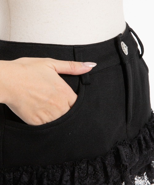 Diable baiser(ディアブルベーゼ)の「スカート見え裾レースショートパンツ【大きいサイズ有】(その他パンツ・レディース・ホワイト/ブラック・LL/LARGE/MEDIUM/SMALL)」の8枚目の写真