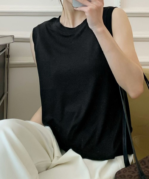 LOWO(ロワ)の「ノースリーブクルーネックTシャツ カットソー(Tシャツ/カットソー・レディース・ブラック×ホワイト/モカ/グレー/オフホワイト/ベージュ/ブラック・FREE)」の3枚目の写真