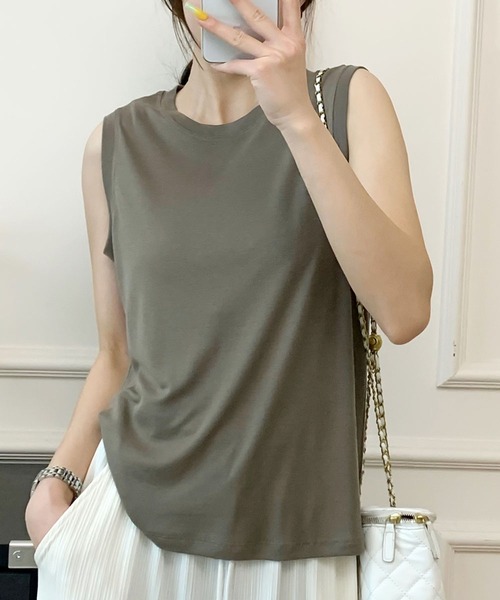 LOWO(ロワ)の「ノースリーブクルーネックTシャツ カットソー(Tシャツ/カットソー・レディース・ブラック×ホワイト/モカ/グレー/オフホワイト/ベージュ/ブラック・FREE)」の7枚目の写真