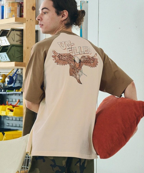 UN-FILLED（アンフィルド）の「mt9717- 90s GERBERA EAGLE RAGLAN SLEEVE T-SHIRT Tシャツ（Tシャツ/カットソー・メンズ・ブラック×ホワイト/ブラウン系その他/グリーン系その他・M/L/XL）」の2枚目の写真