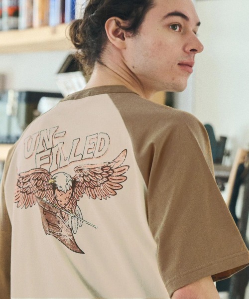 UN-FILLED（アンフィルド）の「mt9717- 90s GERBERA EAGLE RAGLAN SLEEVE T-SHIRT Tシャツ（Tシャツ/カットソー・メンズ・ブラック×ホワイト/ブラウン系その他/グリーン系その他・M/L/XL）」の4枚目の写真