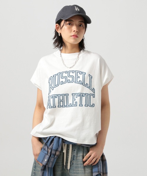 Russell Athletic（ラッセルアスレティック）の「【RUSSELL ATHLETIC (ラッセルアスレティック）】別注ロゴTシャツ（Tシャツ/カットソー・レディース・オフホワイト/チャコール/オレンジ・FREE）」の2枚目の写真