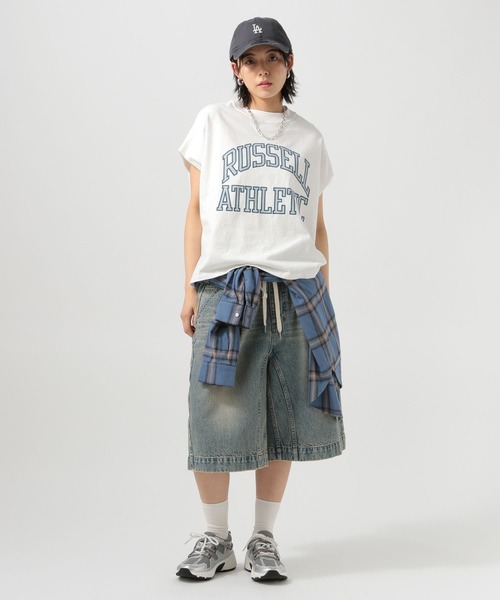 Russell Athletic（ラッセルアスレティック）の「【RUSSELL ATHLETIC (ラッセルアスレティック）】別注ロゴTシャツ（Tシャツ/カットソー・レディース・オフホワイト/チャコール/オレンジ・FREE）」の4枚目の写真