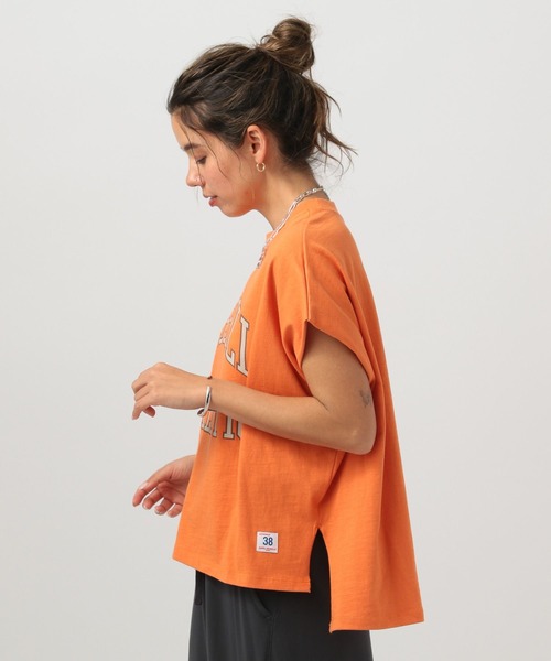 Russell Athletic（ラッセルアスレティック）の「【RUSSELL ATHLETIC (ラッセルアスレティック）】別注ロゴTシャツ（Tシャツ/カットソー・レディース・オフホワイト/チャコール/オレンジ・FREE）」の8枚目の写真