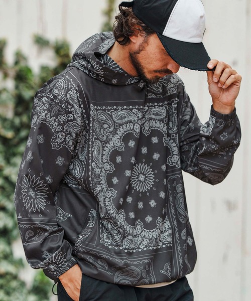 1minute 1second(ワンミニットワンセカンド)の「mj10652-bandana pattern hoodie blouson フーディーブルゾン(マウンテンパーカー・メンズ・ブラック×ホワイト/ホワイト×ブラック/ブラック×ブルー・S/M/L/XL)」の2枚目の写真