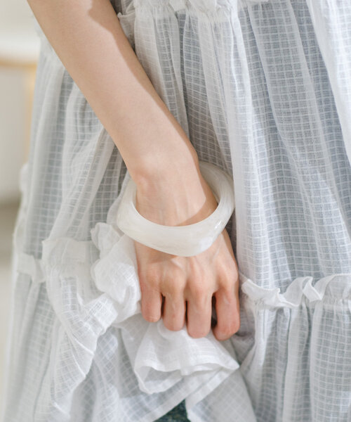 Kastane（カスタネ）の「*【fiw.】クリアバングル（バングル/リストバンド・レディース・アイボリー/クリア/ブラウン・FREE）」の2枚目の写真