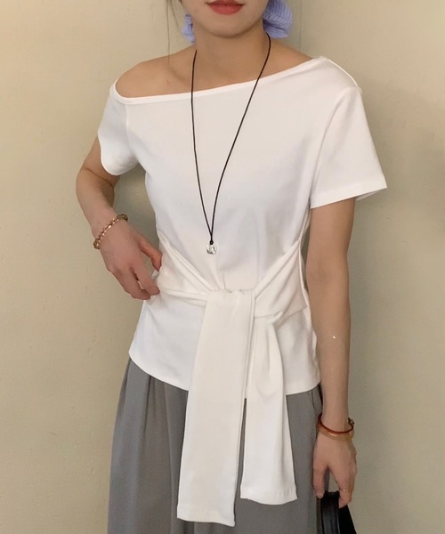 Lace Ladies(レースレディース)の「ワンショルダー ウエストリボン アシンメトリー 半袖 カットソー(Tシャツ/カットソー・レディース・ホワイト/ネイビー/グレー・FREE)」の1枚目の写真