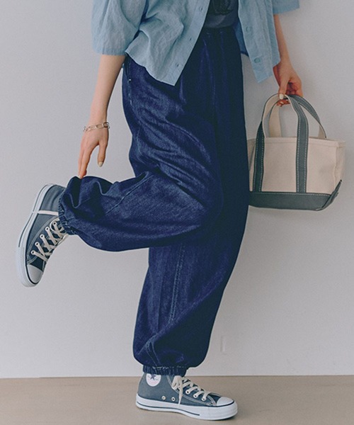 studio CLIP（スタディオクリップ）の「【接触冷感】ひんやりタックバルーンデニム[プチサイズあり]《CLIP denim》（デニムパンツ・レディース・ブルー/スカイブルー/ライトブルー・PF/FREE）」の3枚目の写真