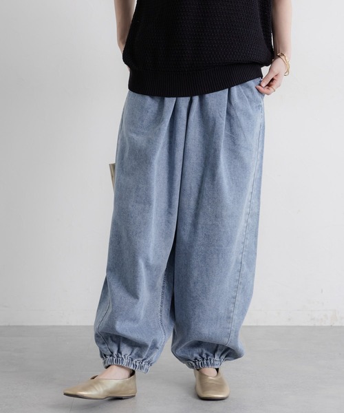 studio CLIP（スタディオクリップ）の「【接触冷感】ひんやりタックバルーンデニム[プチサイズあり]《CLIP denim》（デニムパンツ・レディース・ブルー/スカイブルー/ライトブルー・PF/FREE）」の19枚目の写真