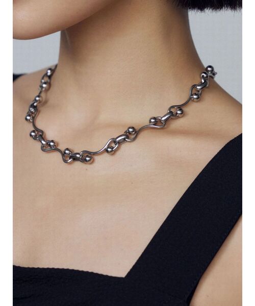 EMODA（エモダ）の「ボールウェーブチェーンネックレス（ピアス（両耳用）・レディース・シルバー/ゴールド・FREE）」の2枚目の写真