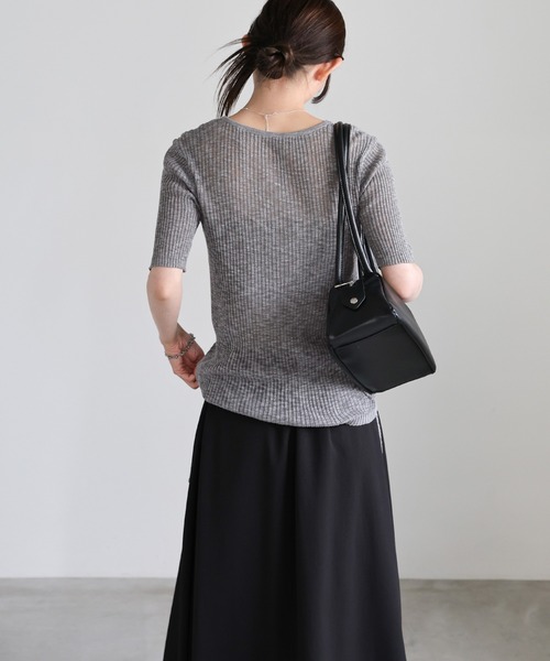 select MOCA(セレクトモカ)の「サイドギャザリングシアーニットトップス(ニット/セーター・レディース・チャコールグレー/オフホワイト/ブラウン・FREE)」の19枚目の写真