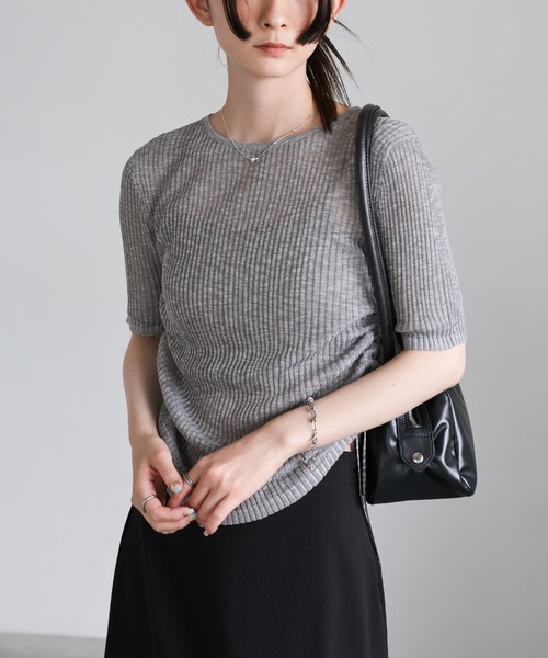 select MOCA(セレクトモカ)の「サイドギャザリングシアーニットトップス(ニット/セーター・レディース・チャコールグレー/オフホワイト/ブラウン・FREE)」の22枚目の写真