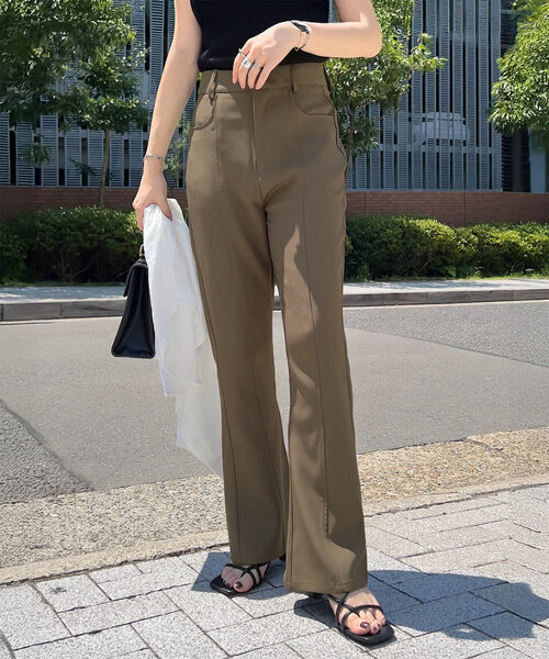 Petitle（プチレ）の「[ 低身長向けサイズ ] センターシームフレアパンツ（スラックス・レディース・ブラック/チャコール/オフホワイト/ブラウン・PL/PM/PS）」の21枚目の写真