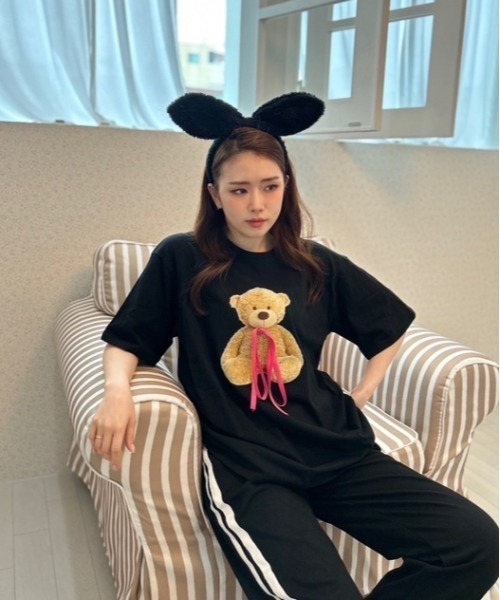 ipugo(イプゴ)の「ipugo/イプゴ リボン付き ベア ビッグTシャツ 秋物 秋服 2026年秋冬(Tシャツ/カットソー・レディース・ブラック/ホワイト・FREE)」の2枚目の写真