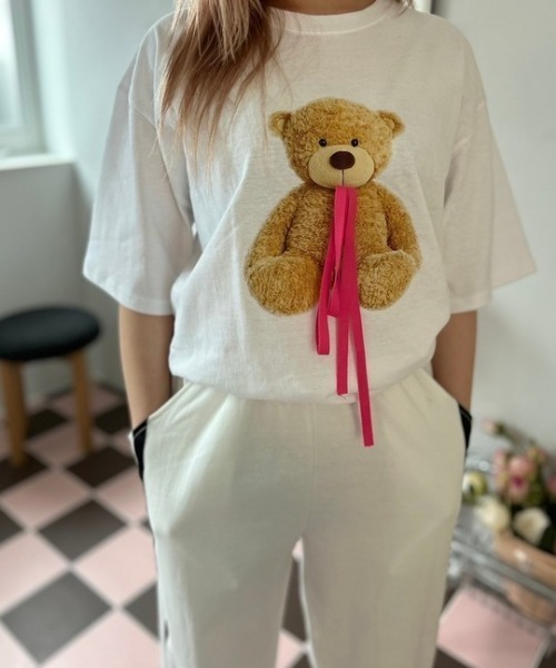 ipugo(イプゴ)の「ipugo/イプゴ リボン付き ベア ビッグTシャツ 秋物 秋服 2026年秋冬(Tシャツ/カットソー・レディース・ブラック/ホワイト・FREE)」の6枚目の写真