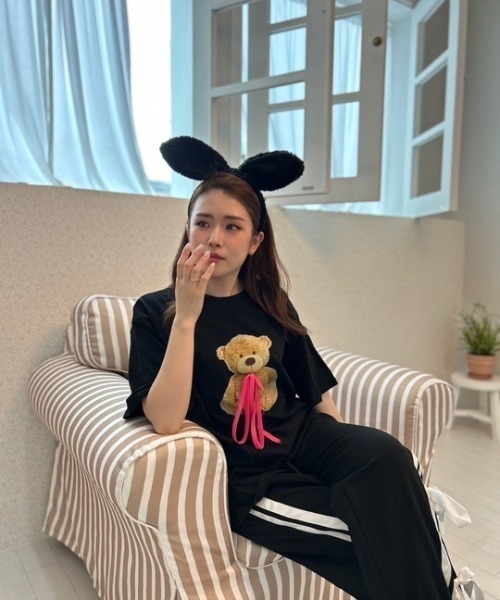 ipugo(イプゴ)の「ipugo/イプゴ リボン付き ベア ビッグTシャツ 秋物 秋服 2026年秋冬(Tシャツ/カットソー・レディース・ブラック/ホワイト・FREE)」の15枚目の写真